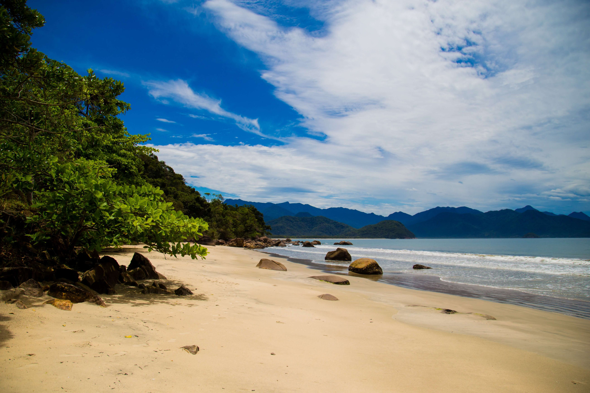 12 praias de São Paulo para virar o ano lá e ter um Réveillon sensacional (Imagens: Unsplash)