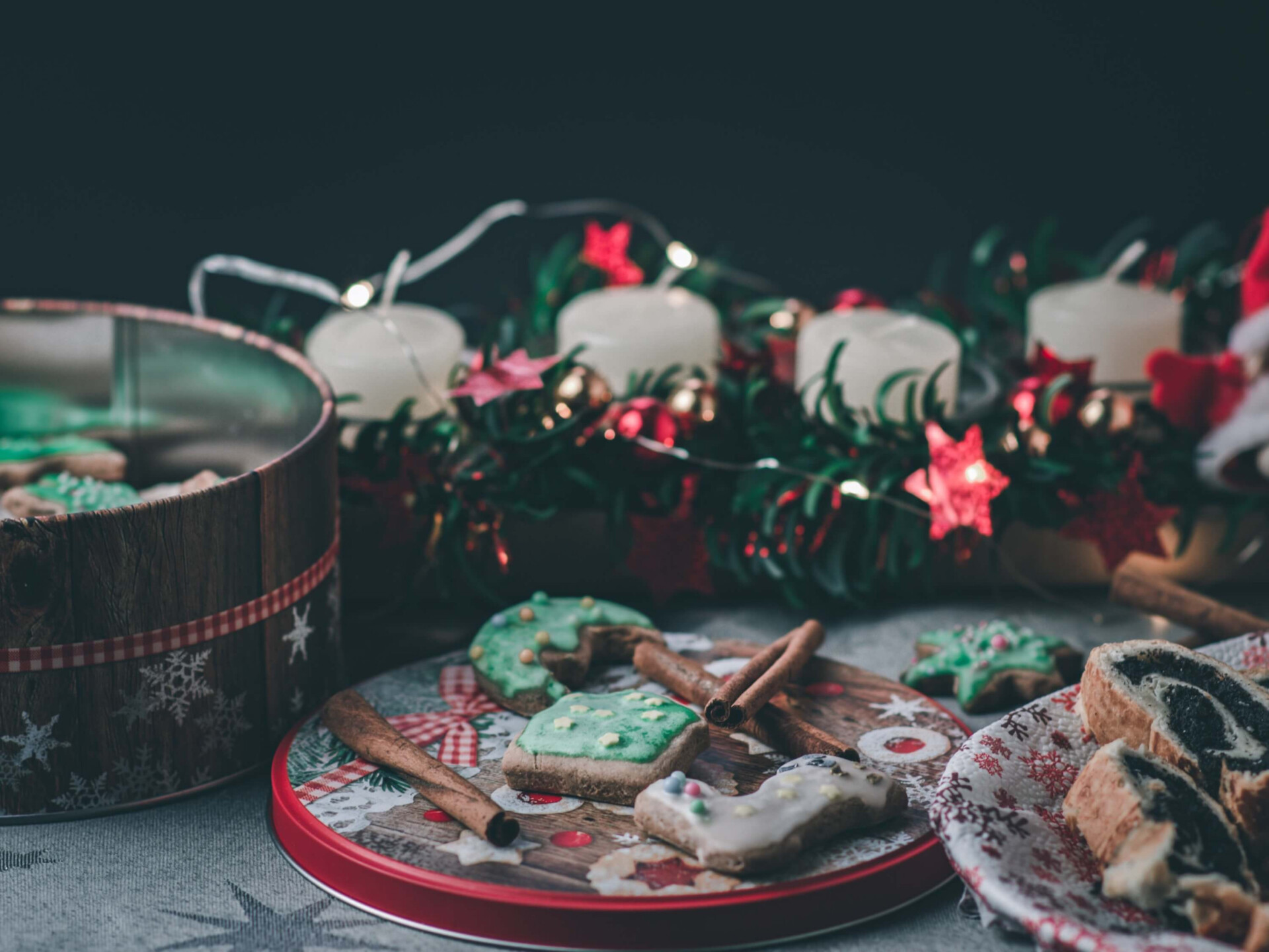 Signos na ceia de Natal que amam fazer um barraco e os que estão só para comer; quem é você? (Imagens: Unsplash)