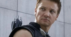 Jeremy Renner, o Gavião Arqueiro da Marvel, recebe alta do hospital e já está em casa