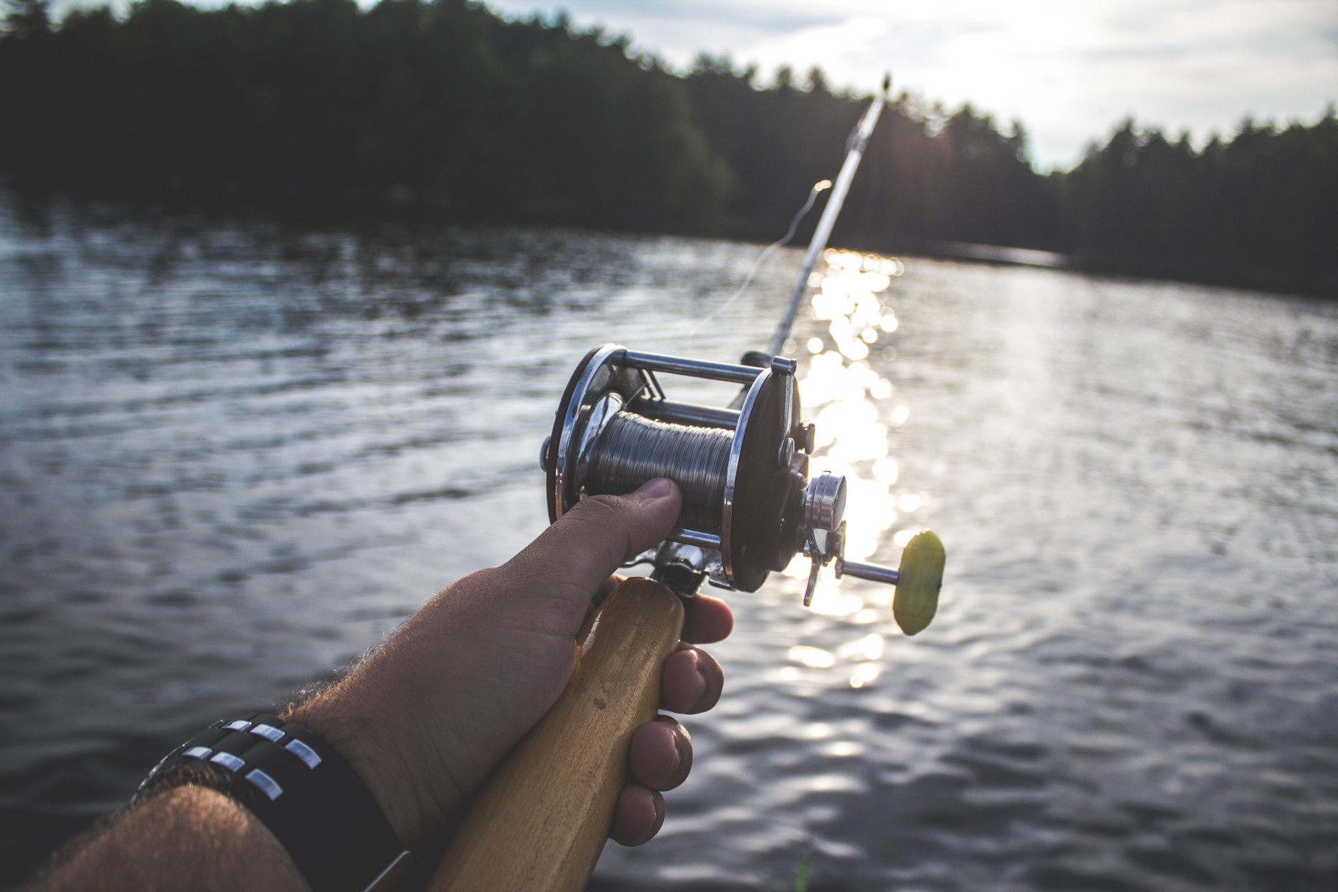 Uma pesca diferente: Onde foi parar a perna dele nessa imagem?