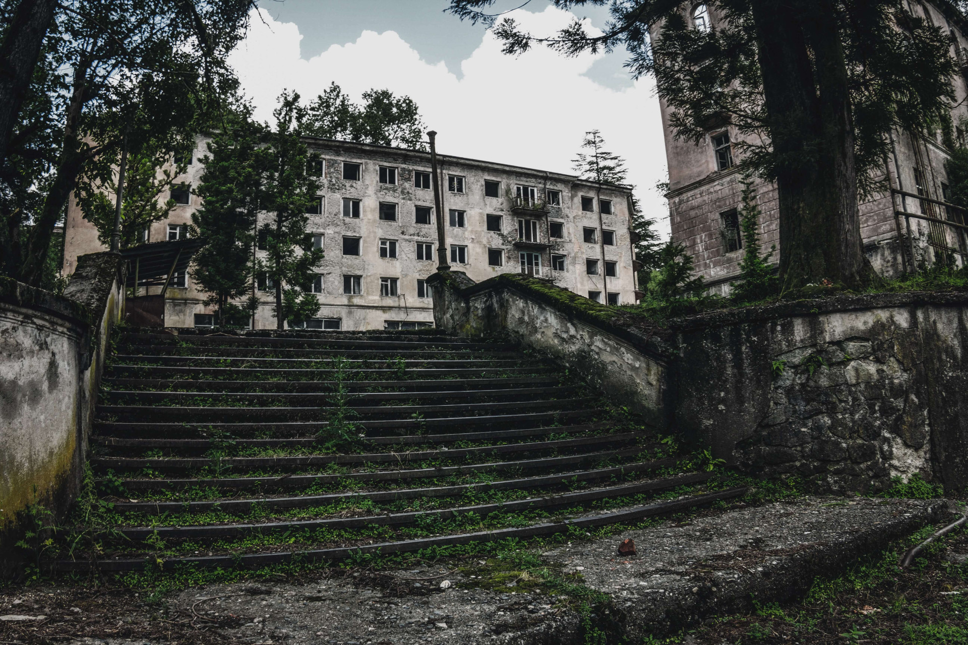 9 cidades brasileiras ABANDONADAS para quem gosta de uma viagem diferentona (Imagens: Unsplash)