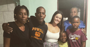 Graças a vaquinha, imigrante haitiana consegue trazer a família para o Brasil após 6 anos de espera