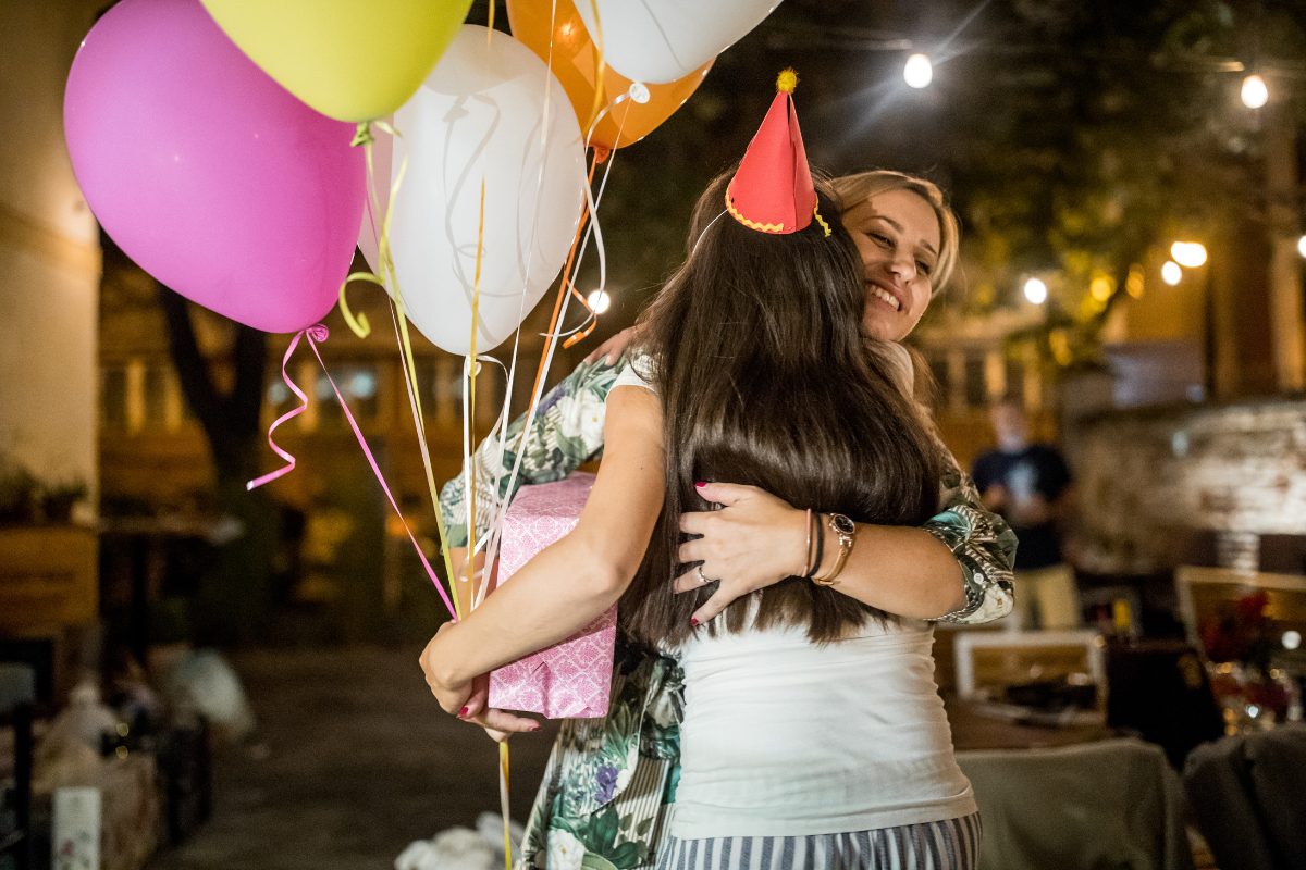 Como desejar um feliz aniversário para amiga