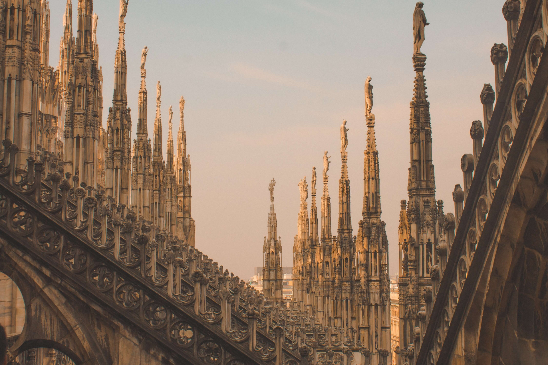 Um guia completo para fazer uma visita à Catedral de Milão (roteiro e valores AQUI) (Imagens: Unsplash)