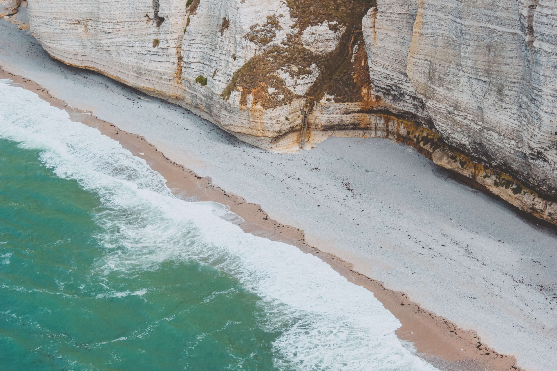 Visitar as Praias do Dia D pode ser uma das maiores experiências que você provará na vida (Imagens: Unsplash)