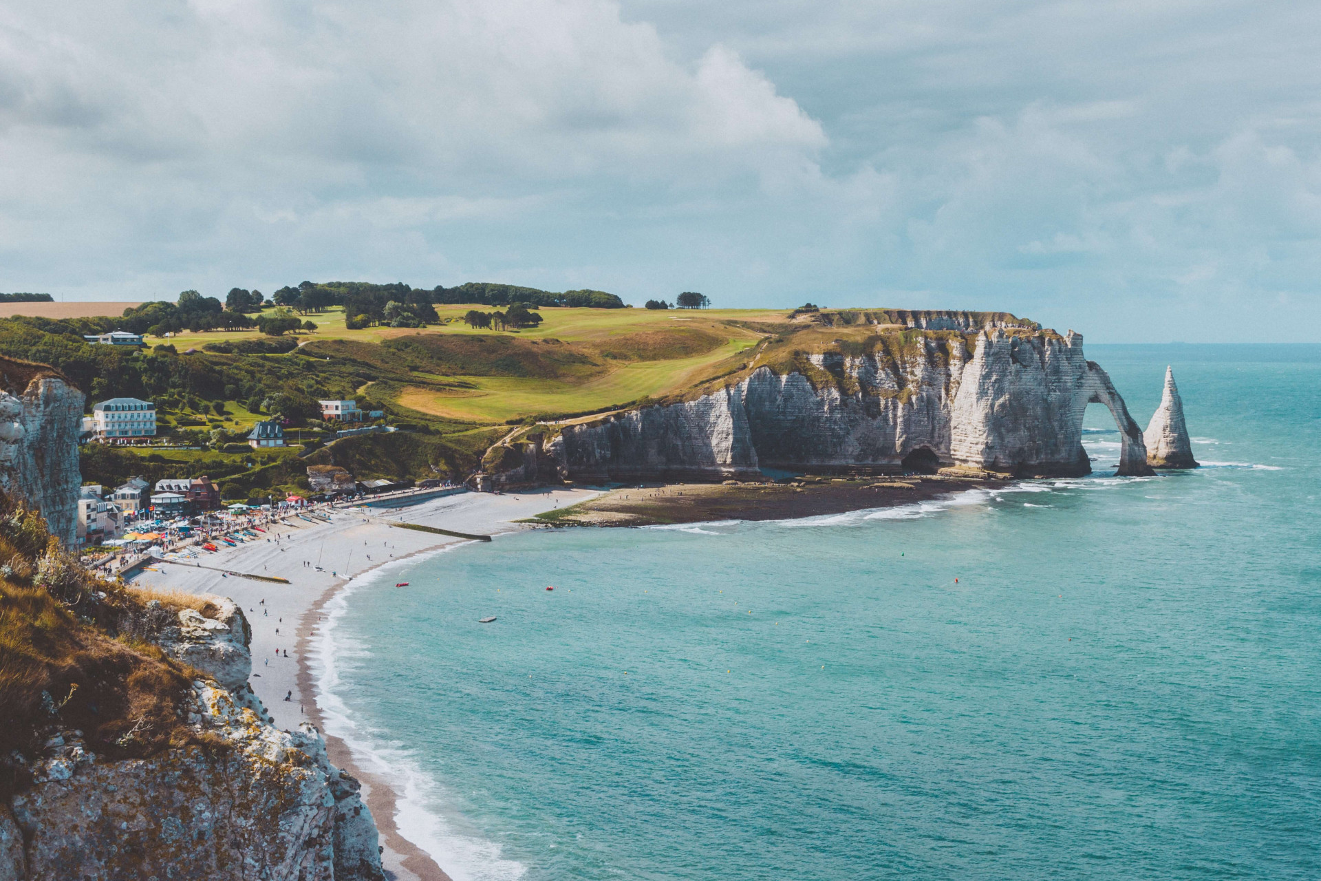 Visitar as Praias do Dia D pode ser uma das maiores experiências que você provará na vida (Imagens: Unsplash)