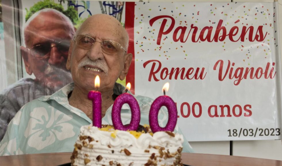 Idoso comemora aniversário de 100 anos e emociona a cidade de Canoas (e a internet)