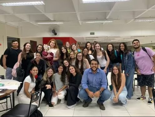 Universitária que sofreu preconceito pela idade, recebe homenagem de estudantes (Imagens: Arquivo Pessoal)