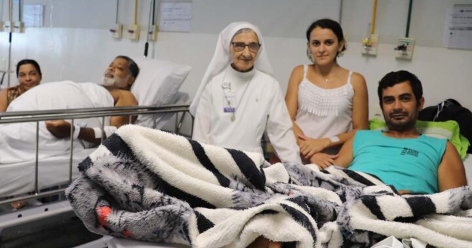 Aos 89 anos, freira caminha 6km diariamente até hospital para fazer visitas aos pacientes