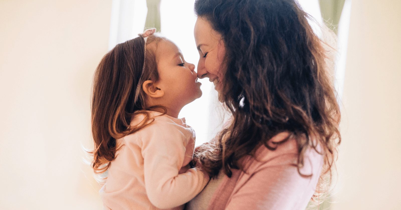 Versículos da Bíblia sobre maternidade para ler no almoço de dia das mães