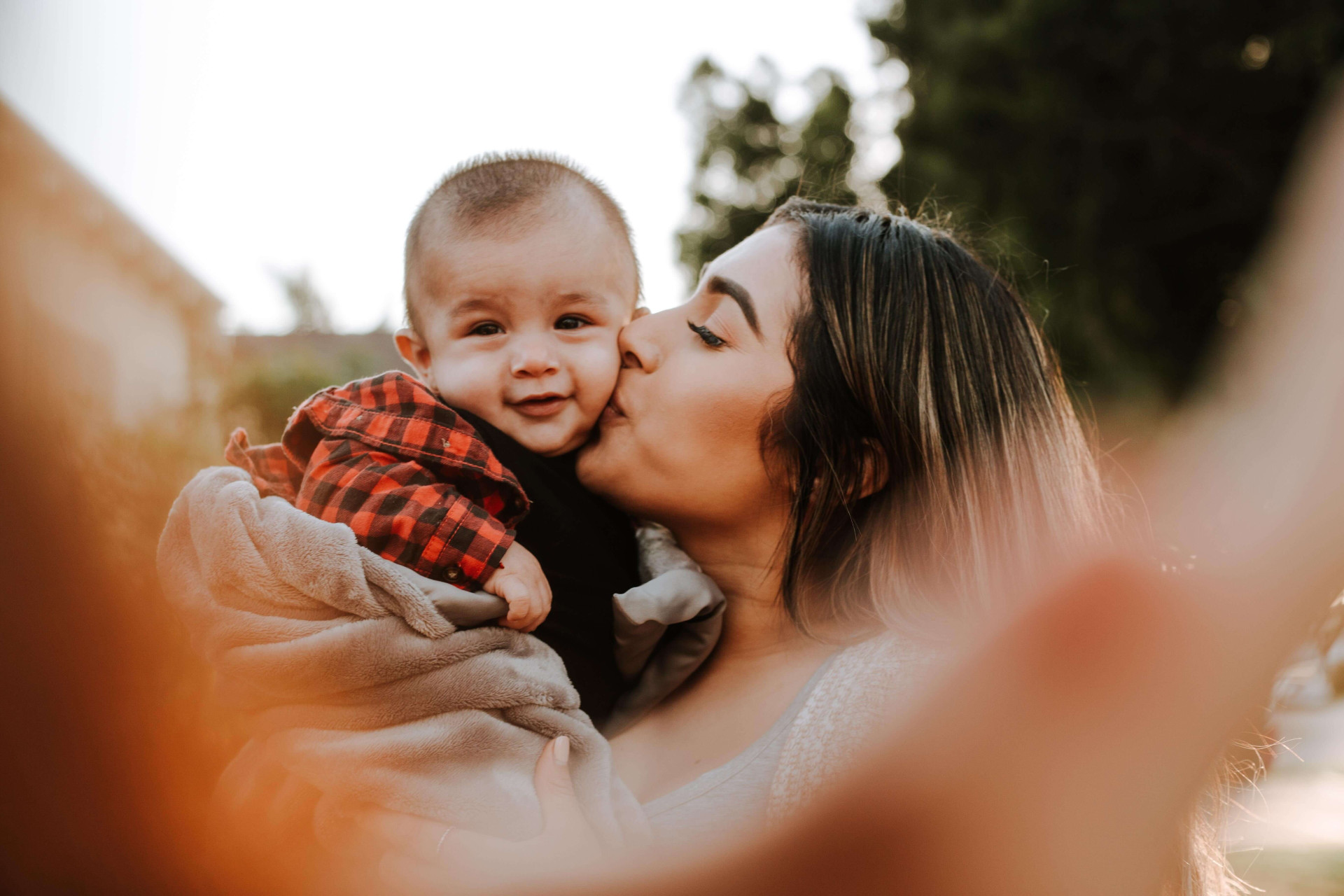 Os mais lindos poemas de Dia das Mães para ela se emocionar muito