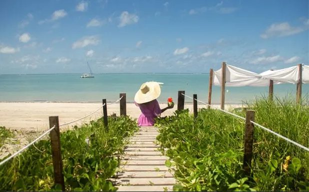 Praia de Maragogi é o destino pra você ir descansar no próximo final de semana (Imagens: Reprodução/ Pousada Ponta do Mangue)