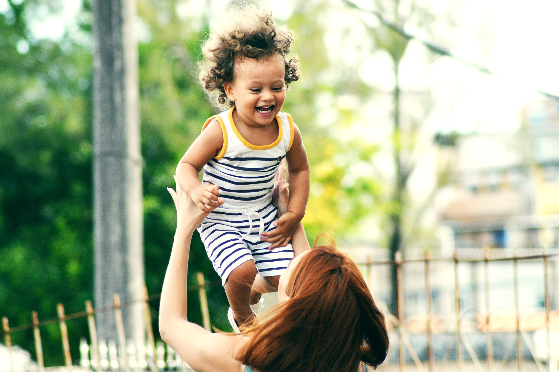 Frases engraçadas para dia das mães: +50 opções para ela rir muito (Imagens: Unsplash)