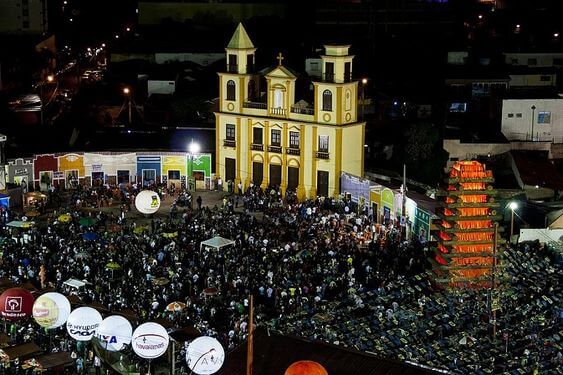 Destino nordestino é o centro do São João e você precisa comprar uma passagem HOJE (Imagens: Pinterest)