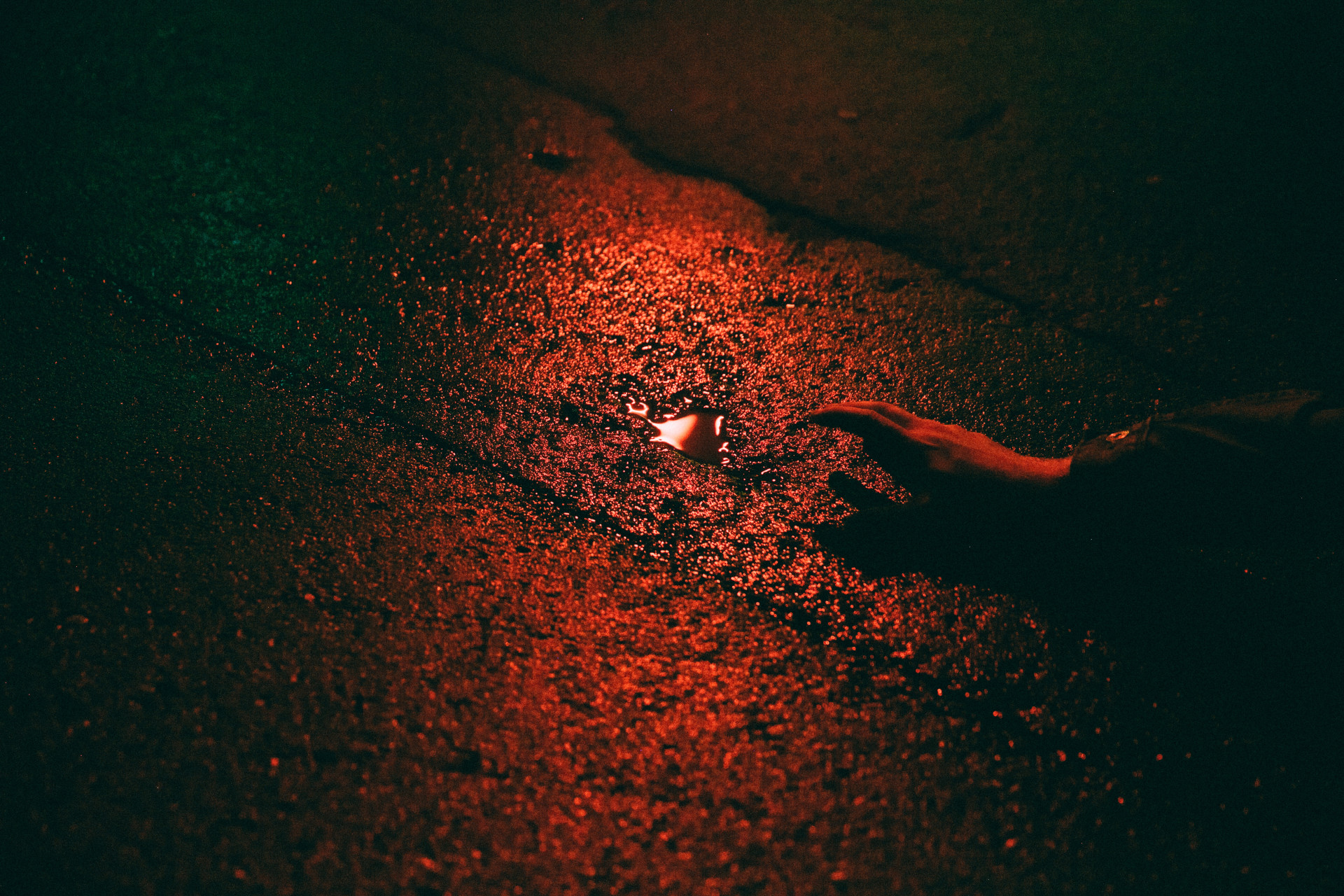 Significado espiritual de sentir gosto de SANGUE na boca é um alerta para seguir (Imagens: Unsplash)