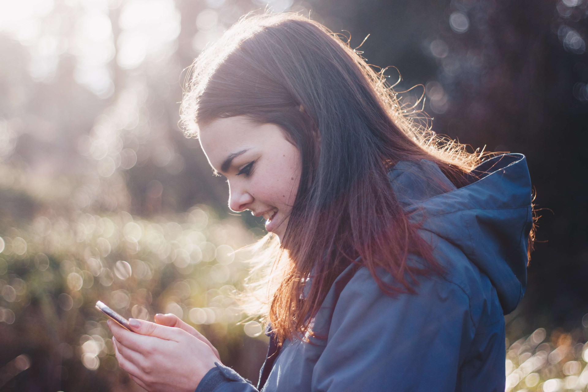 5 coisas que só pessoas desconfiadas fazem (Imagens: Unsplash)