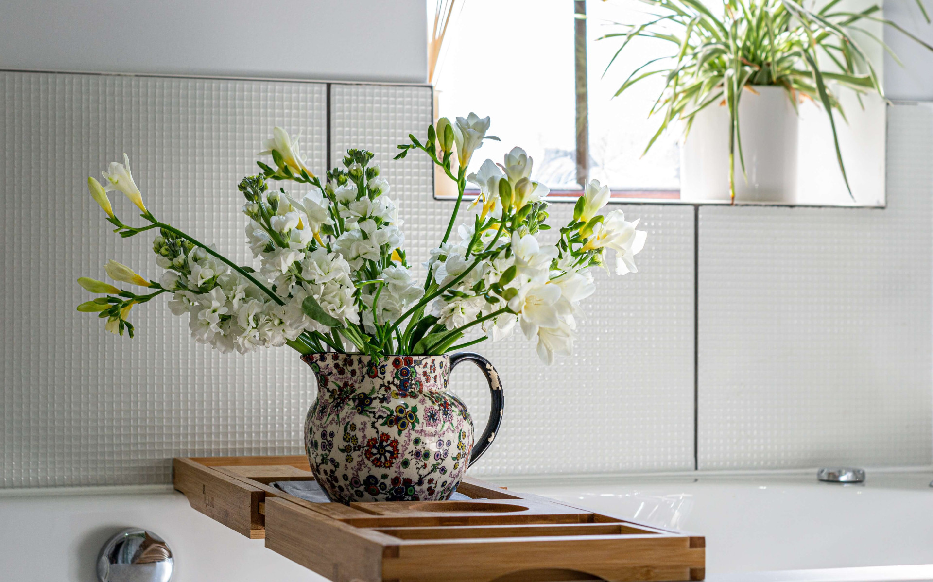 Plantas no banheiro ajudam a dar um visual mais elegante