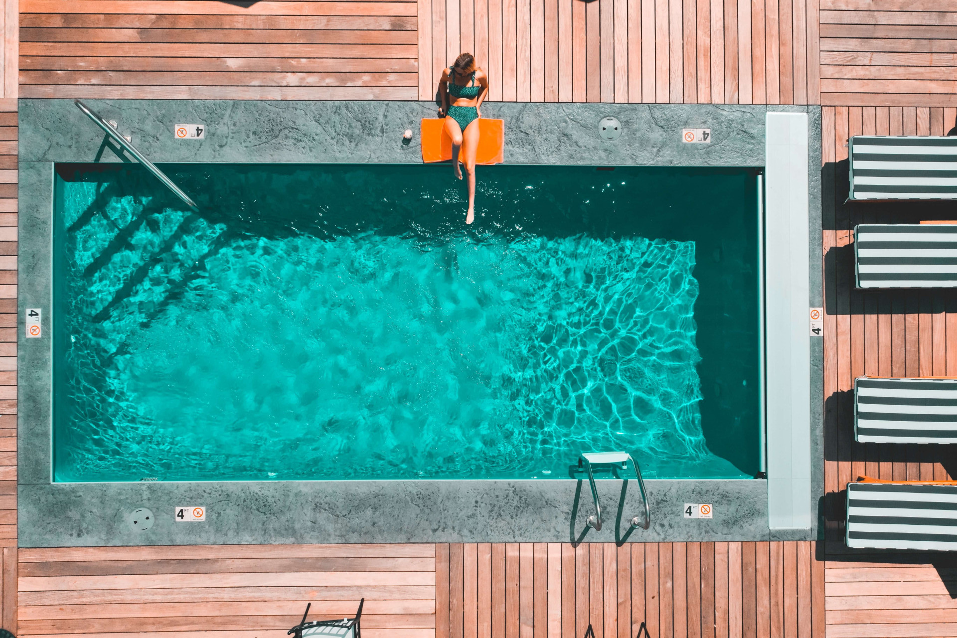 Explorando as águas profundas dos sonhos com piscina.