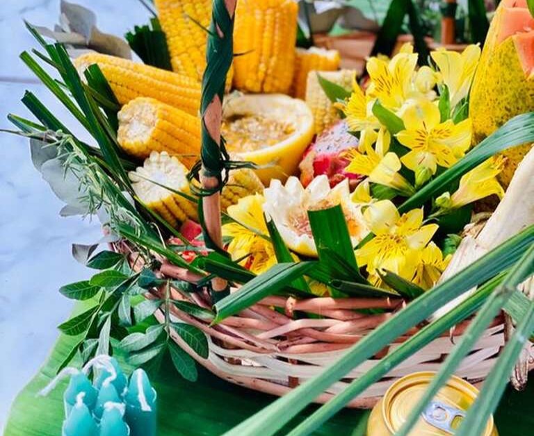 Seu culto é marcado por oferendas no mar, como flores e presentes, como forma de devoção.