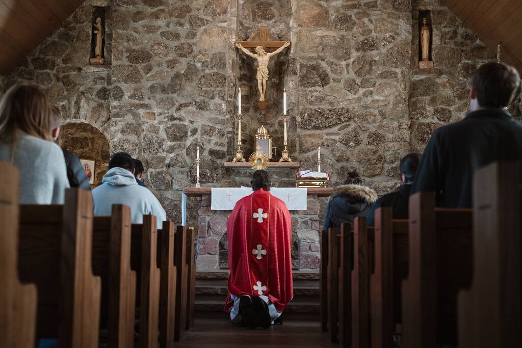 Na Missa do Galo, a emoção se mistura à espiritualidade, tocando os corações dos fiéis.