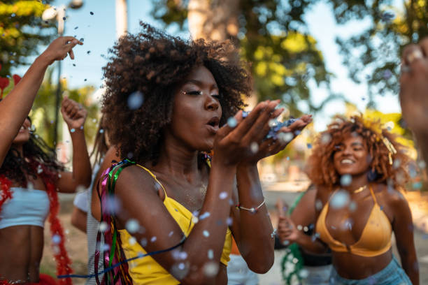 Músicas de Carnaval: seleção dos melhores hits do ano