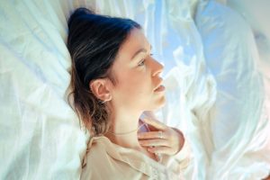 Como usar o Reiki para dormir bem: 3 passos simples e rápidos