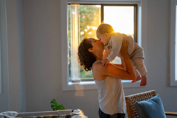 Poemas para mães que estão longe: matando a saudade nesse dia