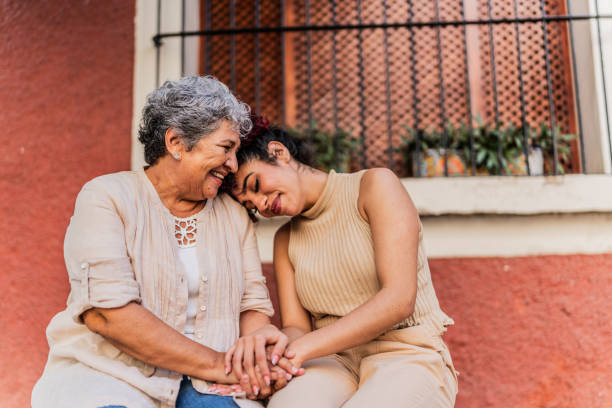 Poemas para mães que estão longe: matando a saudade nesse dia