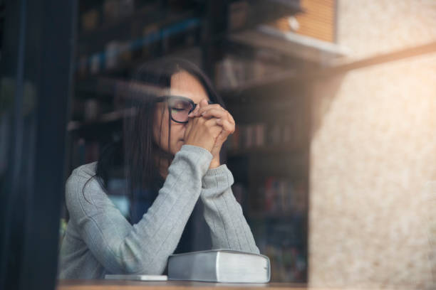 Fecha a porta do quarto e chore: esse versículo vai te abraçar